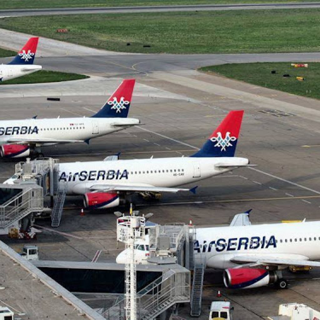 Air serbia белград. Авиакомпания Эйр Сербия. Air Serbia a319. Airbus a319 Air Serbia. Аэробус а319 сербские авиалинии.